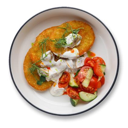 Драники с грибами и салатом