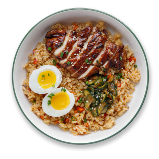 Жареный рис с курицей и овощами