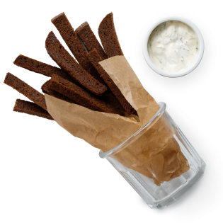 Сухарики бородинские с чесночным соусом